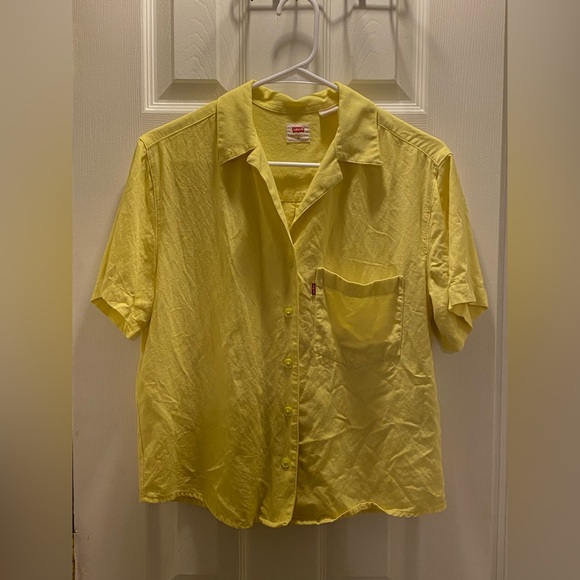 Levi's Tops - Levi's Sunny Yellow Short Sleeve Shirt